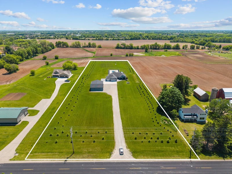 3007 Winnegamie Dr, Appleton, WI 54914