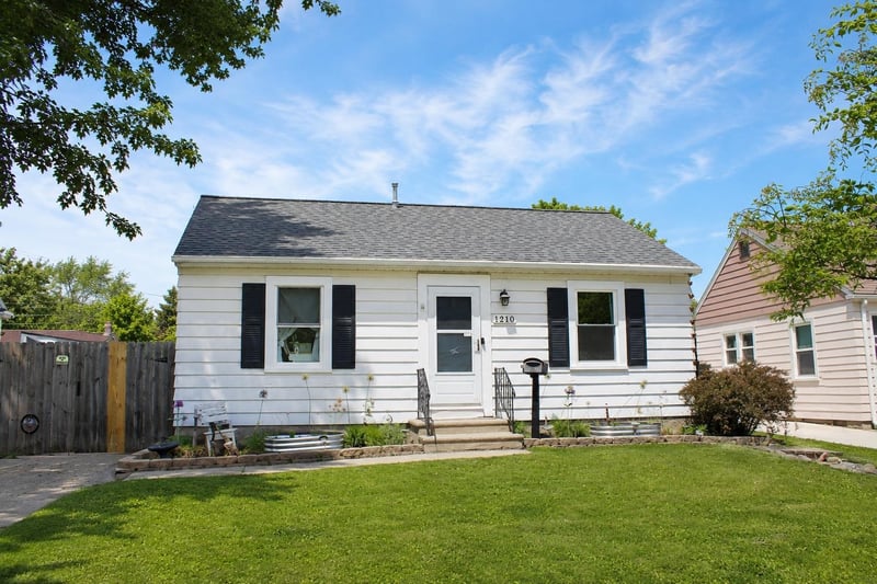 1210 10th Ave, Green Bay, WI 54304-2688