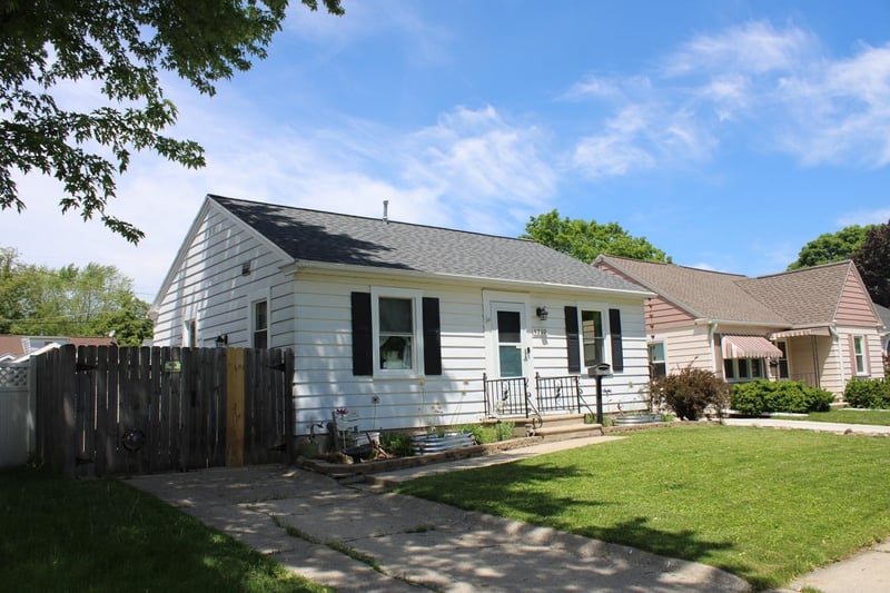 1210 10th Ave, Green Bay, WI 54304-2688