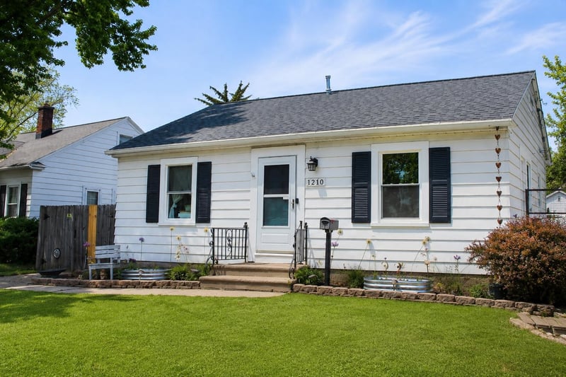 1210 10th Ave, Green Bay, WI 54304-2688
