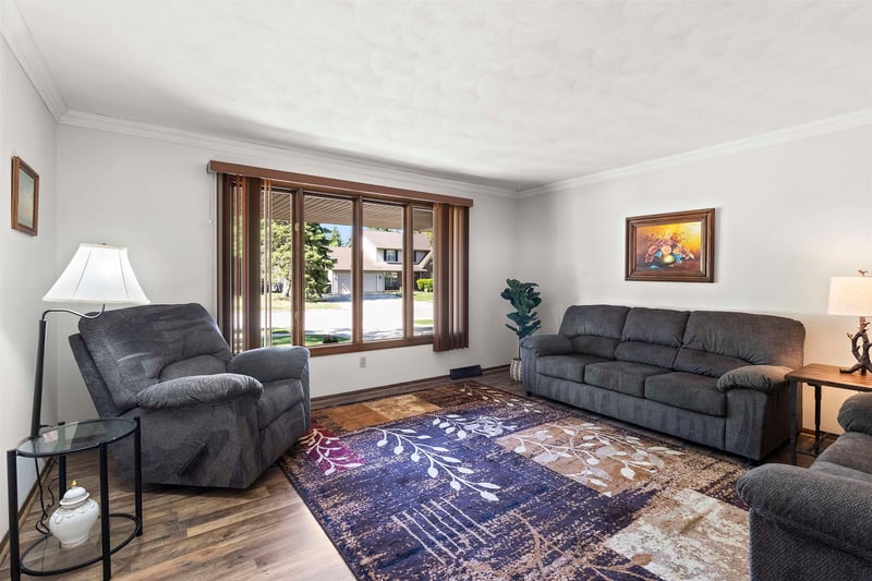 933 Capitol Dr, Appleton, WI 54911