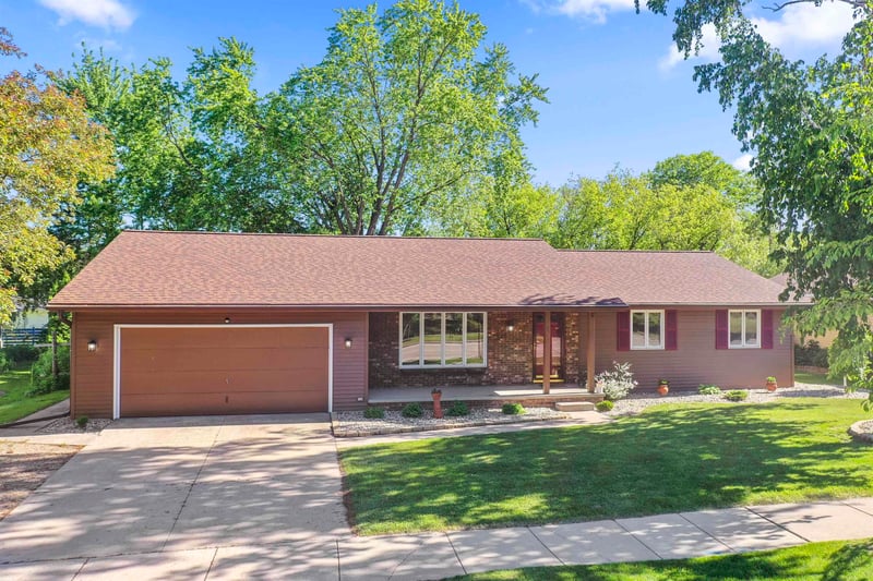 933 Capitol Dr, Appleton, WI 54911