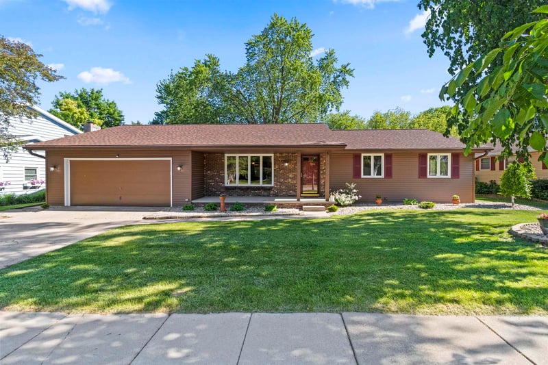 933 Capitol Dr, Appleton, WI 54911