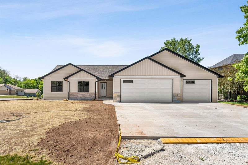 W5168 Natures Way Dr, Sherwood, WI 54169