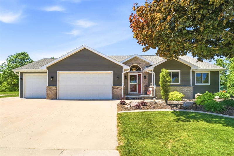 125 Kayla St, Combined Locks, WI 54113