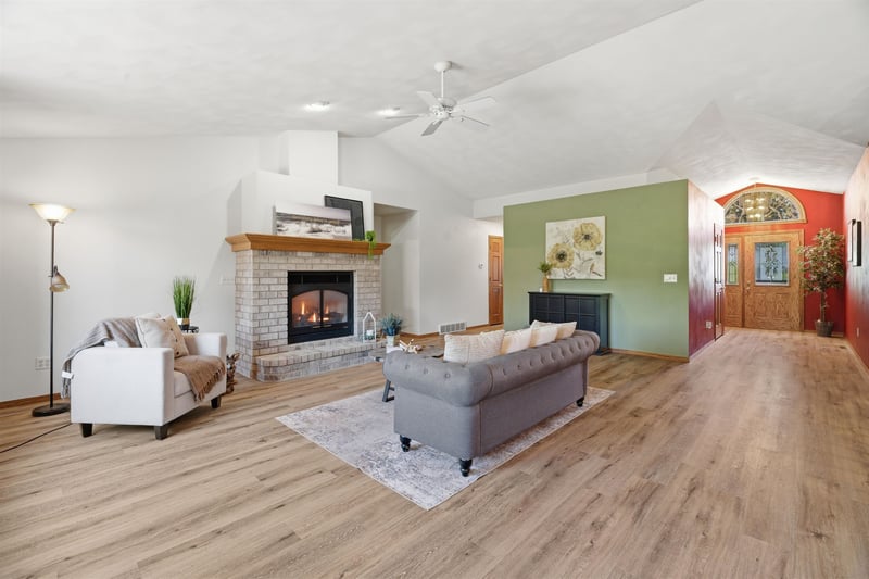 125 Kayla St, Combined Locks, WI 54113