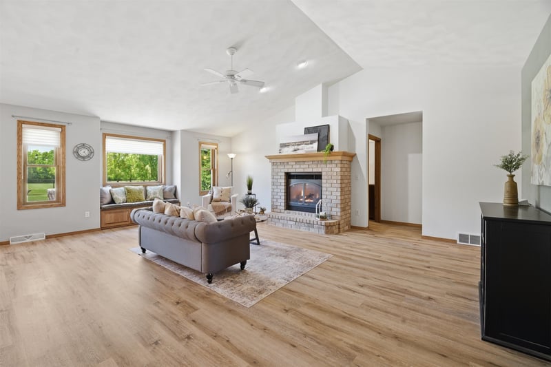 125 Kayla St, Combined Locks, WI 54113