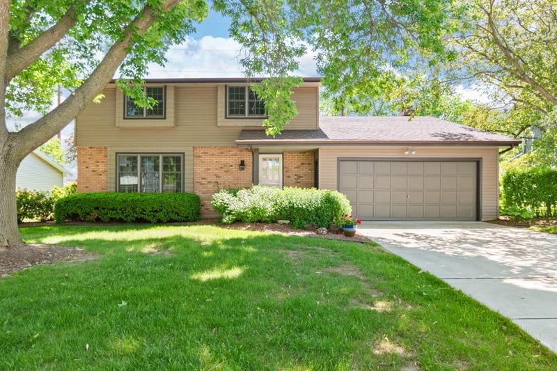 518 Sunrise Ln, Green Bay, WI 54301