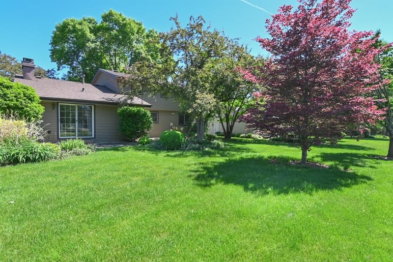 518 Sunrise Ln, Green Bay, WI 54301