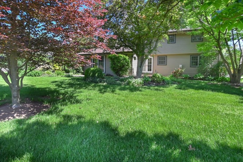518 Sunrise Ln, Green Bay, WI 54301
