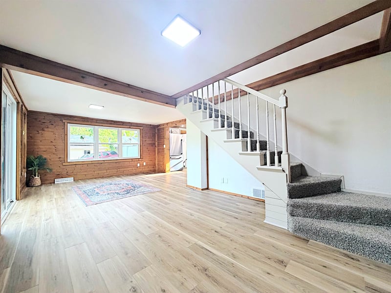 N6515 Laurmar Ln, Oneida, WI 54155