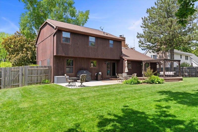 1531 Lost Dauphin Rd, De Pere, WI 54115