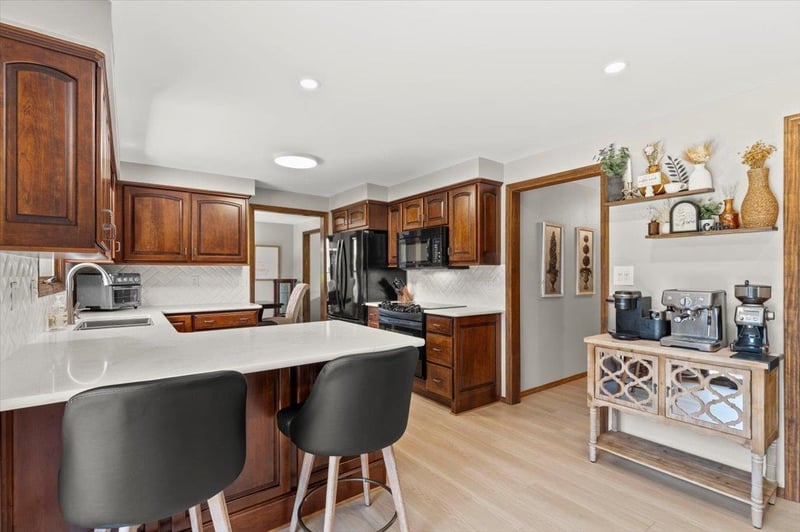 1531 Lost Dauphin Rd, De Pere, WI 54115