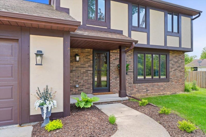 1531 Lost Dauphin Rd, De Pere, WI 54115
