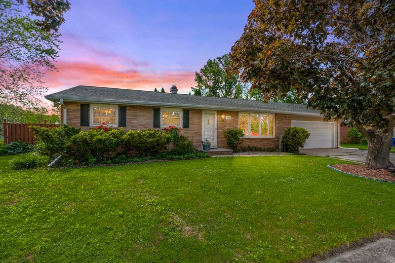 1114 Bellevue St, Green Bay, WI 54302