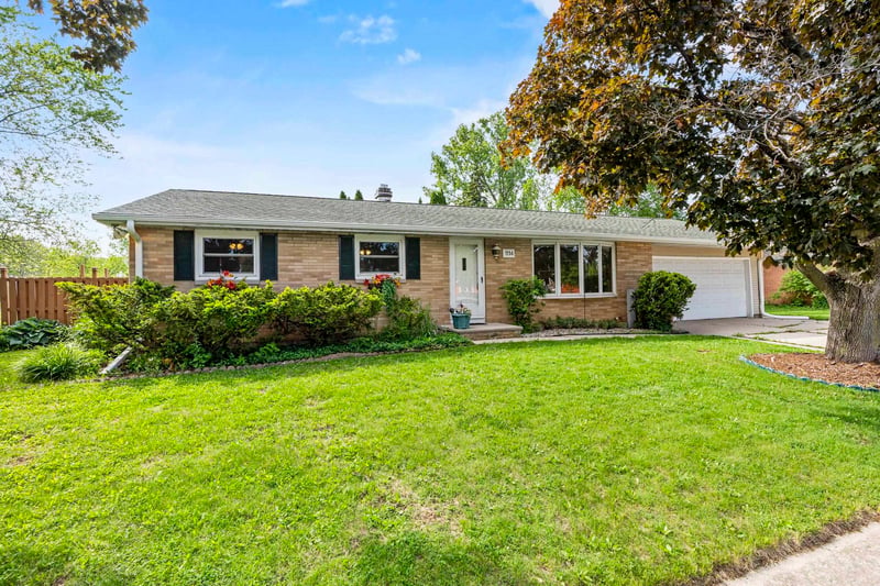 1114 Bellevue St, Green Bay, WI 54302