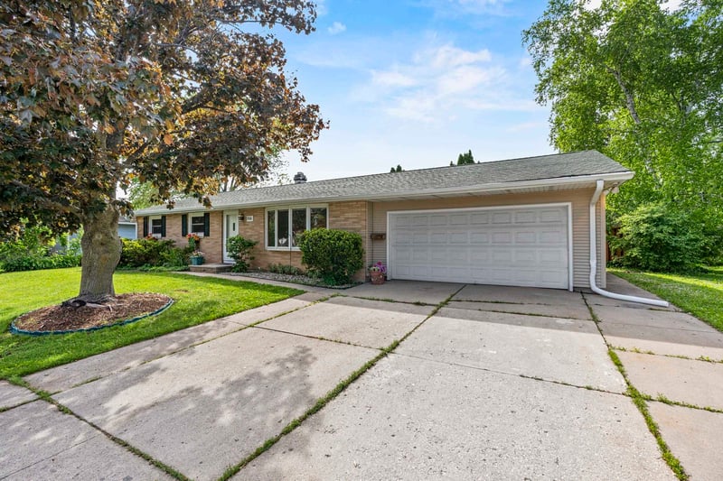 1114 Bellevue St, Green Bay, WI 54302