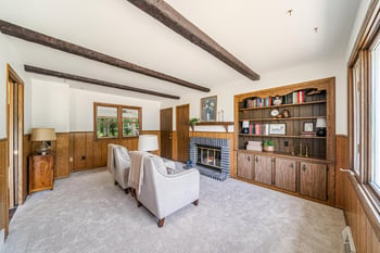 1735 Arlington Dr, Oshkosh, WI 54904