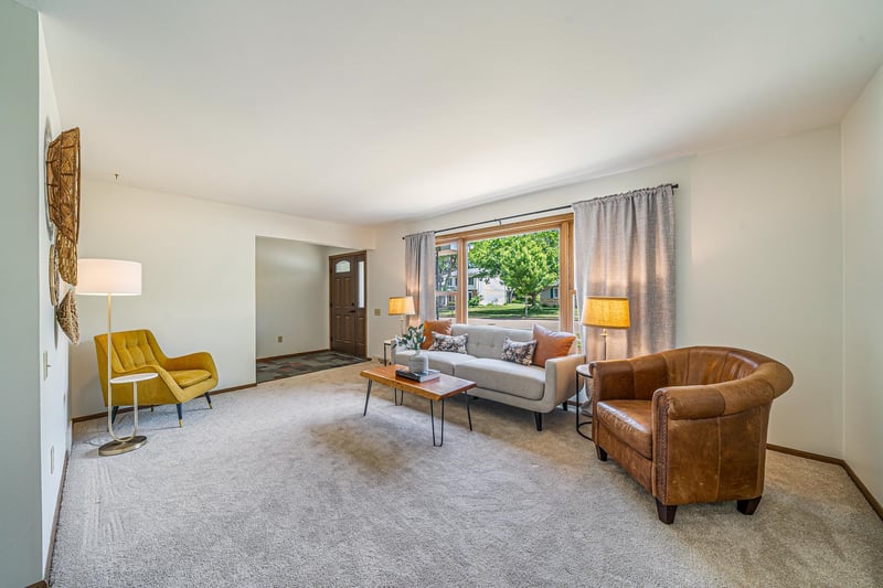 1735 Arlington Dr, Oshkosh, WI 54904