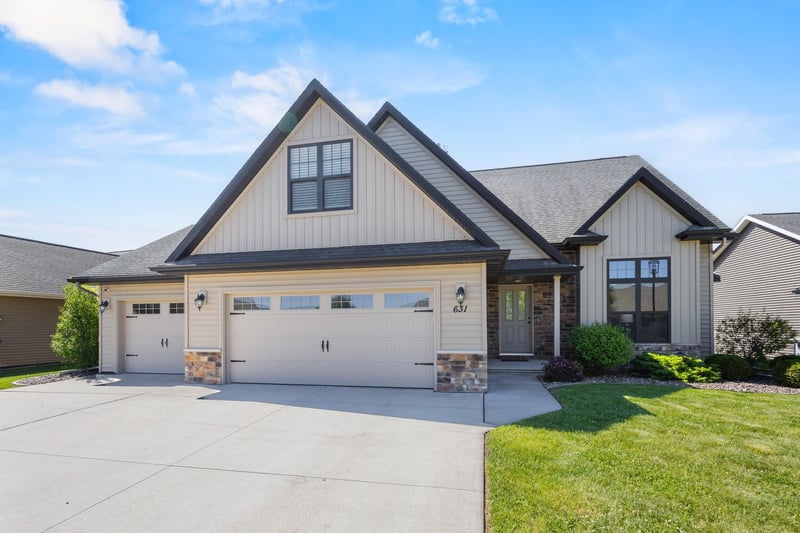 631 Pebblestone Cir, Hobart, WI 54155