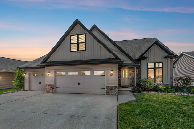 631 Pebblestone Cir, Hobart, WI 54155