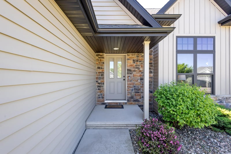 631 Pebblestone Cir, Hobart, WI 54155