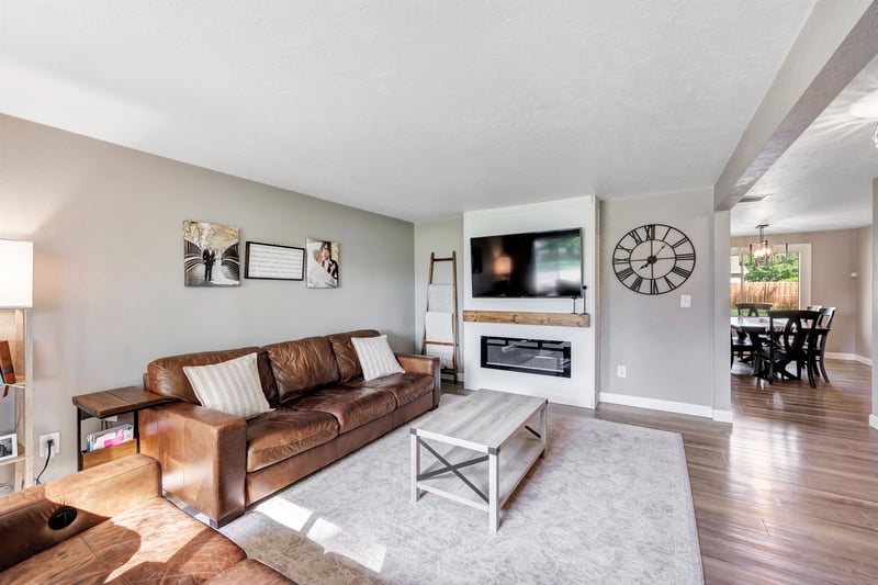 2316 Serenade Ln, Green Bay, WI 54301-2021