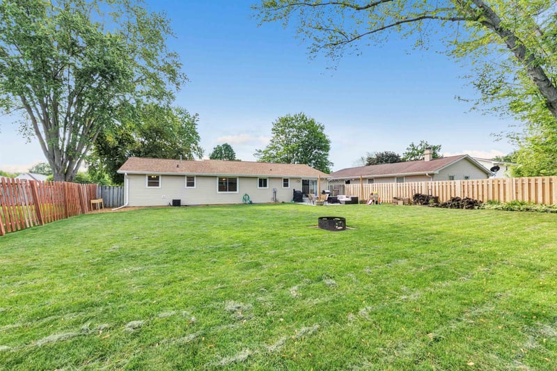2316 Serenade Ln, Green Bay, WI 54301-2021