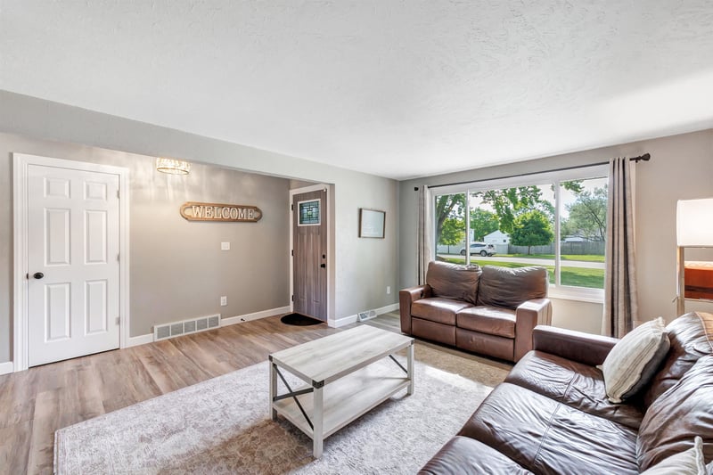 2316 Serenade Ln, Green Bay, WI 54301-2021