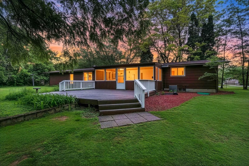 1112 Manitowoc Rd, Menasha, WI 54952