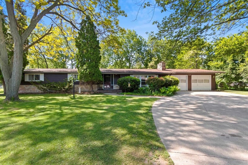 1112 Manitowoc Rd, Menasha, WI 54952