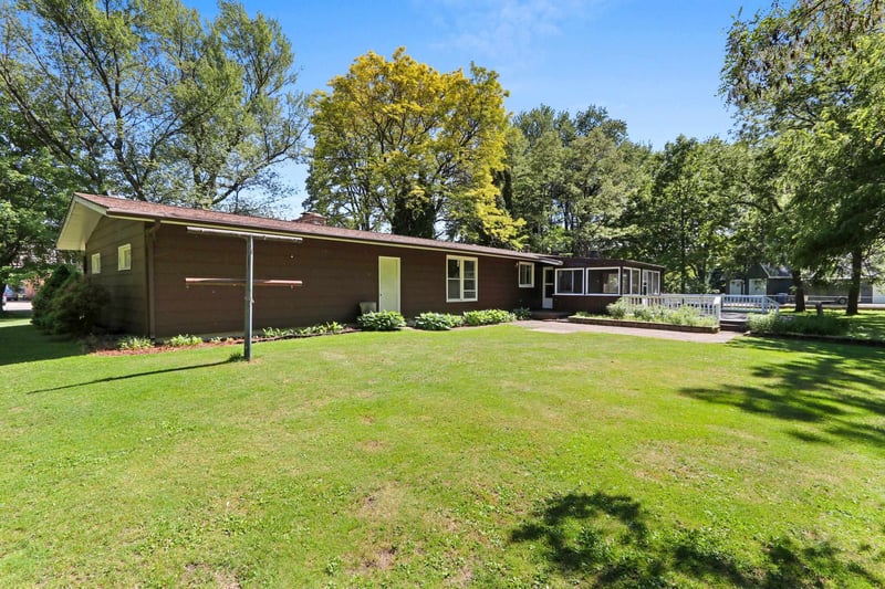 1112 Manitowoc Rd, Menasha, WI 54952