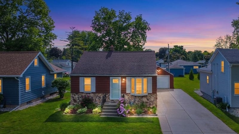 1932 Delaware St, Oshkosh, WI 54902