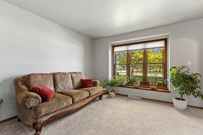 2038 Emerald Dr, Green Bay, WI 54311
