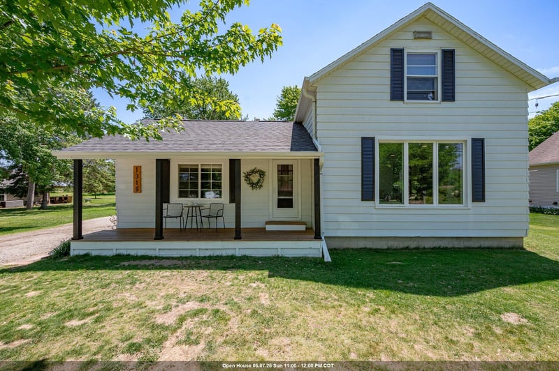 1319 Riverside Dr, Suamico, WI 54173