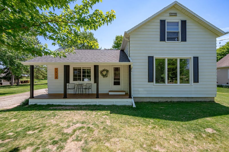 1319 Riverside Dr, Suamico, WI 54173