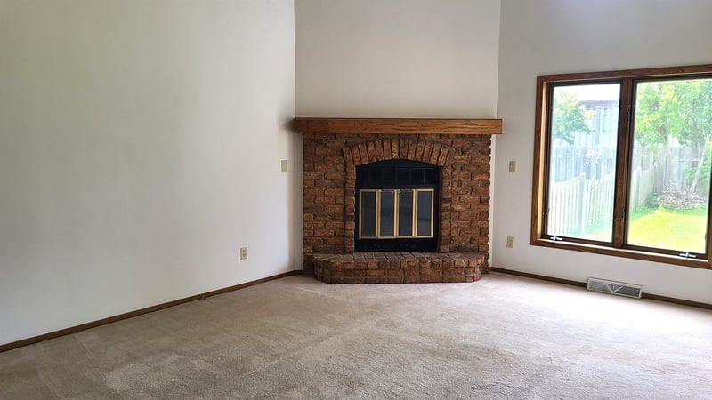 2390 Cedar Ridge Ct, Green Bay, WI 54313-5772