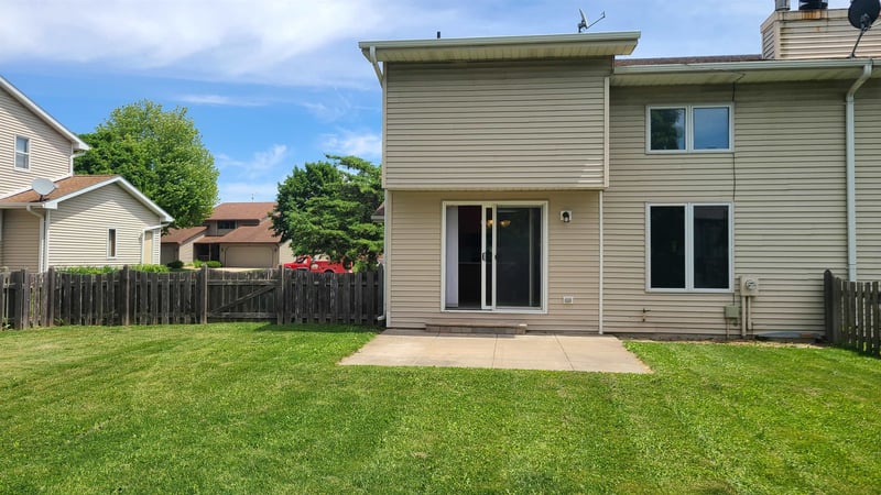 2390 Cedar Ridge Ct, Green Bay, WI 54313-5772