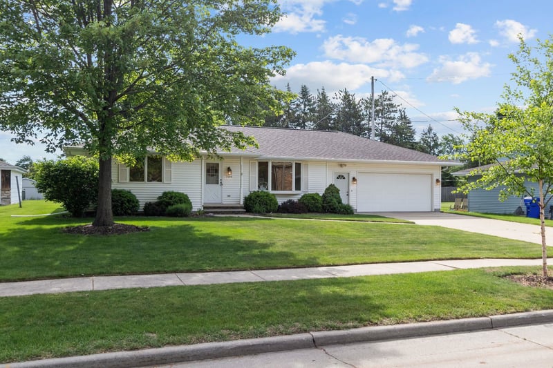 3300 Lawe St, Appleton, WI 54911