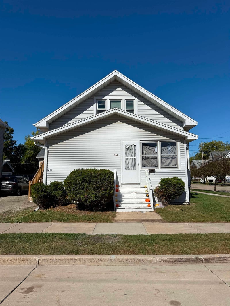 302 Lincoln Ave, Oshkosh, WI 54901