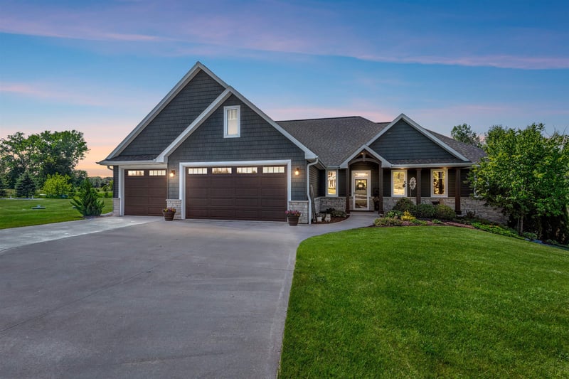 W7500 Cross Country Ln, Hortonville, WI 54944-9169