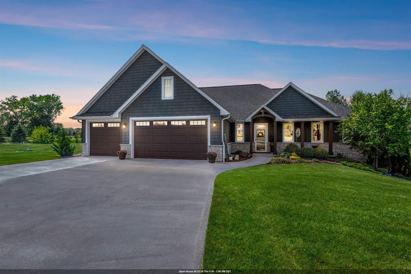 W7500 Cross Country Ln, Hortonville, WI 54944-9169