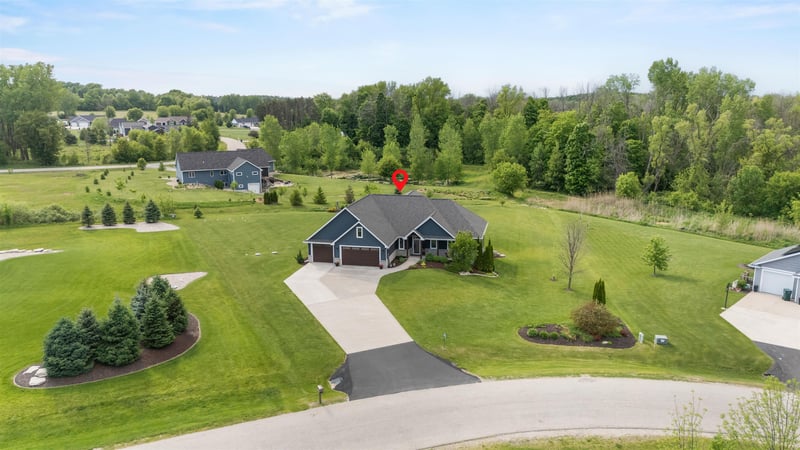 W7500 Cross Country Ln, Hortonville, WI 54944-9169