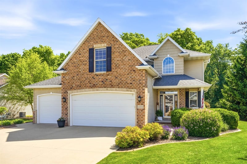 1594 Kingswood Dr, Neenah, WI 54956