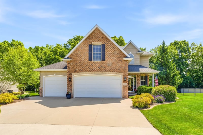 1594 Kingswood Dr, Neenah, WI 54956