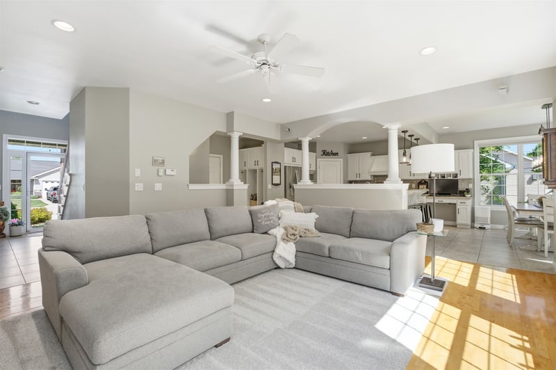 1594 Kingswood Dr, Neenah, WI 54956