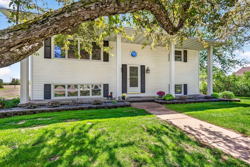 1858 Oakridge Rd, Neenah, WI 54956