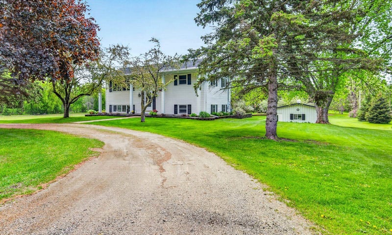 1858 Oakridge Rd, Neenah, WI 54956