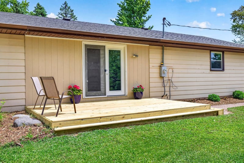 W4806 Country Gate Ln, Black Creek, WI 54106-8116