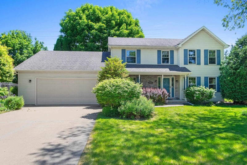 2055 Lynn Dr, Neenah, WI 54956-4228
